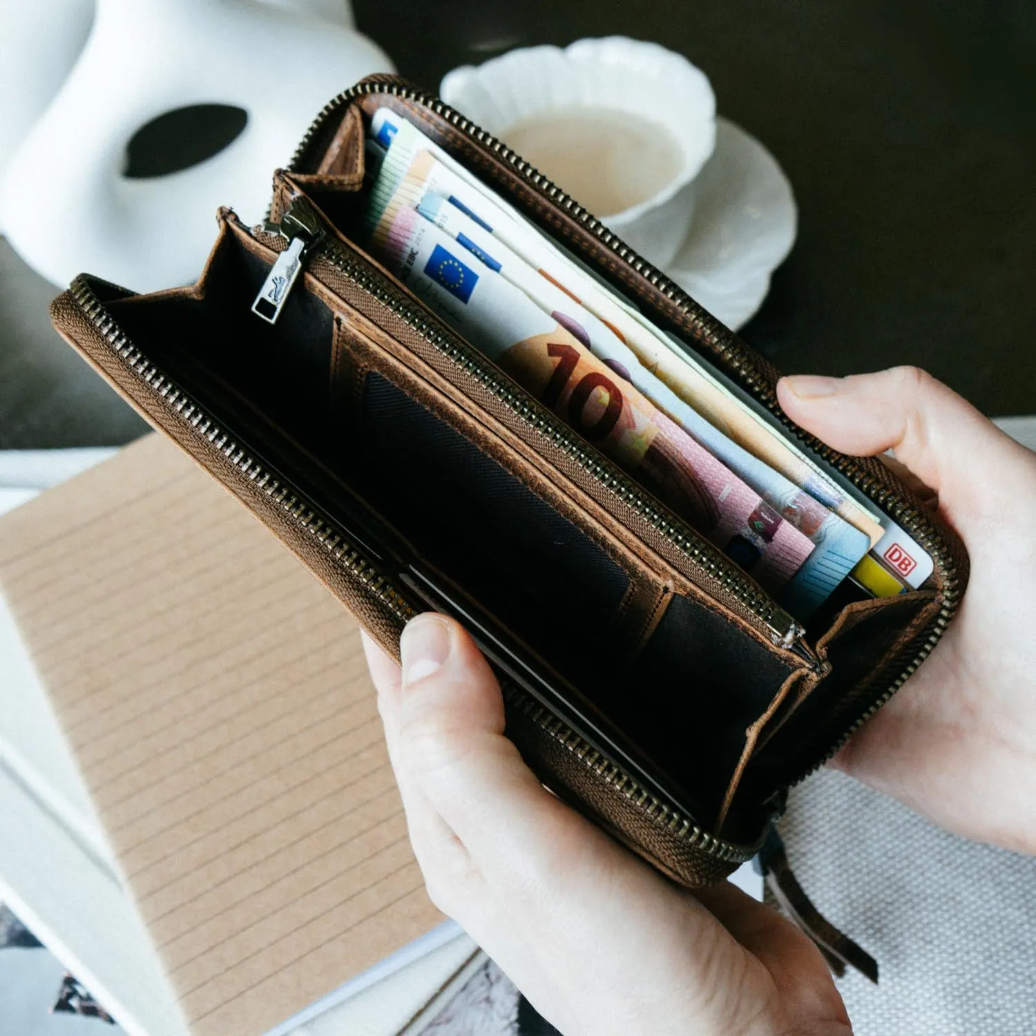 BERLINER BAGS Vintage Genuine Leather Wallet Palma, RFID Blocking Credit Card Holder, Slim Womens Wallet, Zip Around Wallet for 14 Cards, Bills, Coins, ID Window - Brown