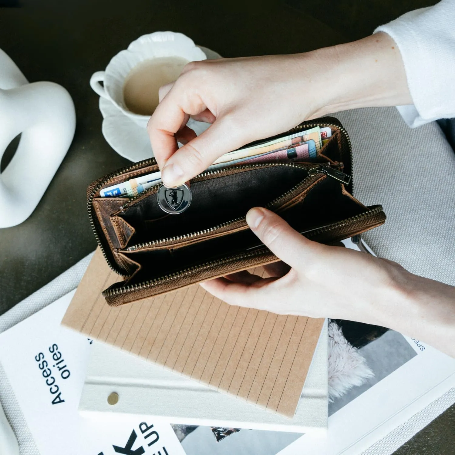 BERLINER BAGS Vintage Genuine Leather Wallet Palma, RFID Blocking Credit Card Holder, Slim Womens Wallet, Zip Around Wallet for 14 Cards, Bills, Coins, ID Window - Brown