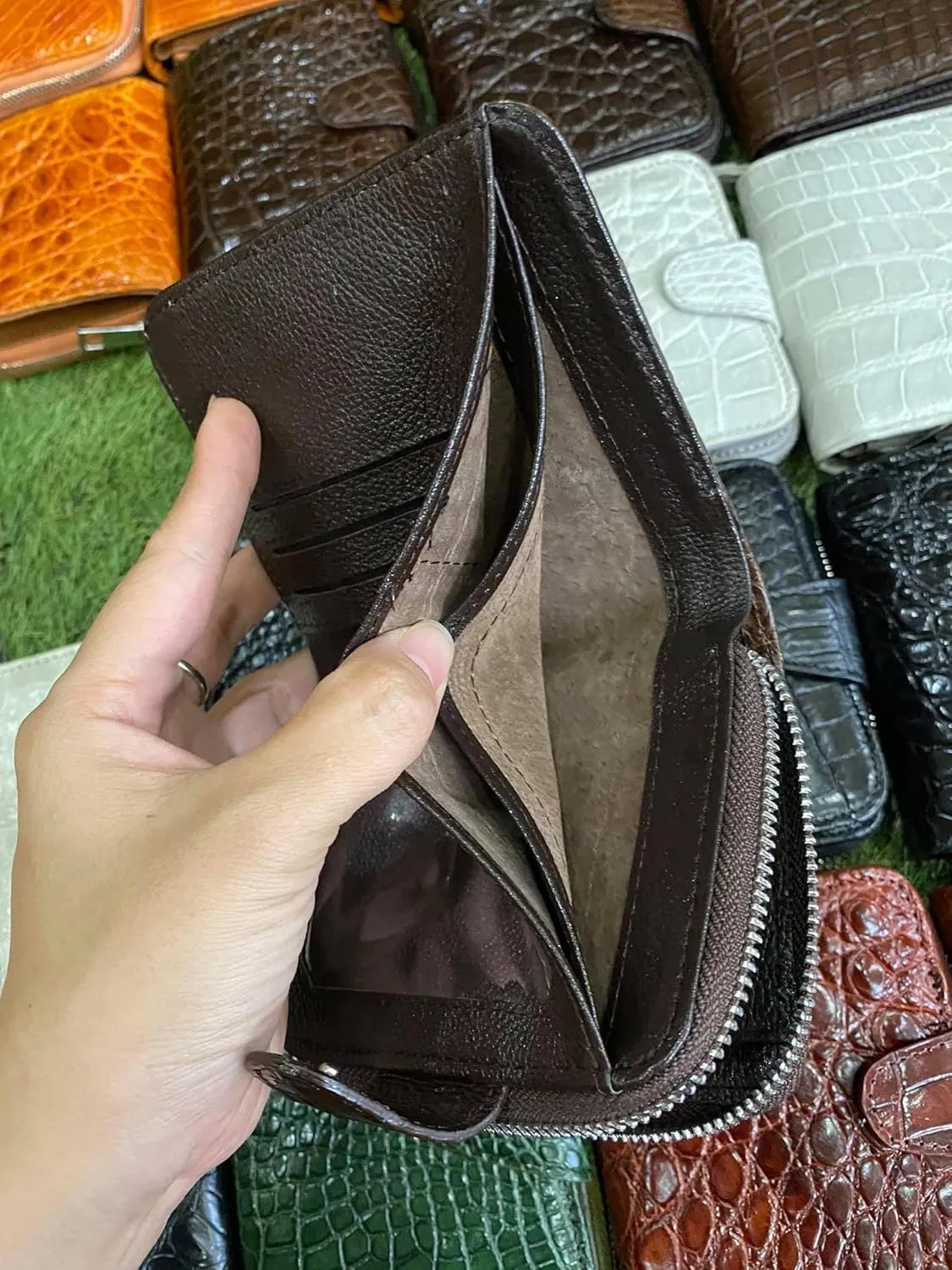 Genuine Alligator Leather Minimalist Wallets Credit Card Holder for women's (Brown)