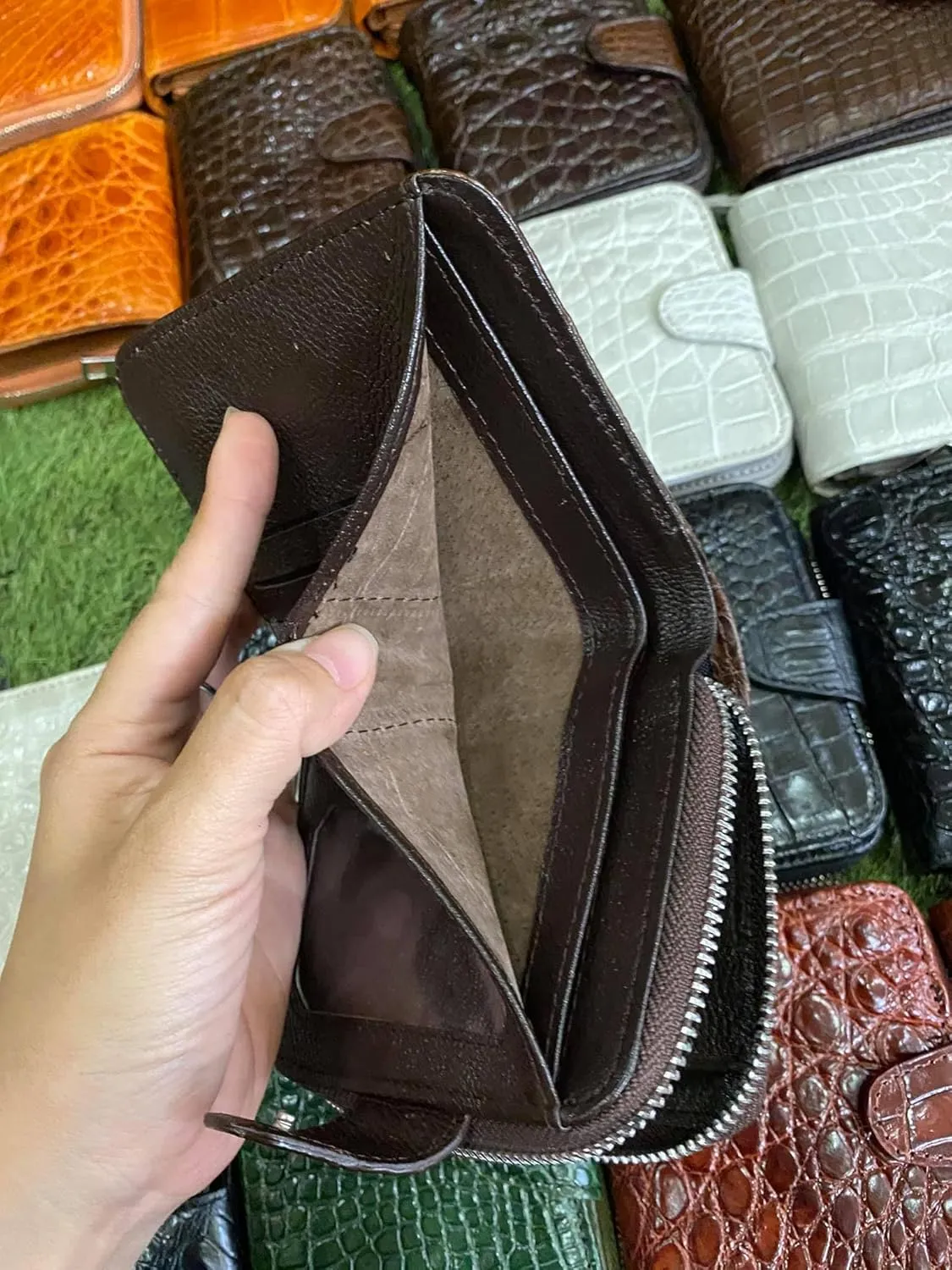 Genuine Alligator Leather Minimalist Wallets Credit Card Holder for women's (Brown)