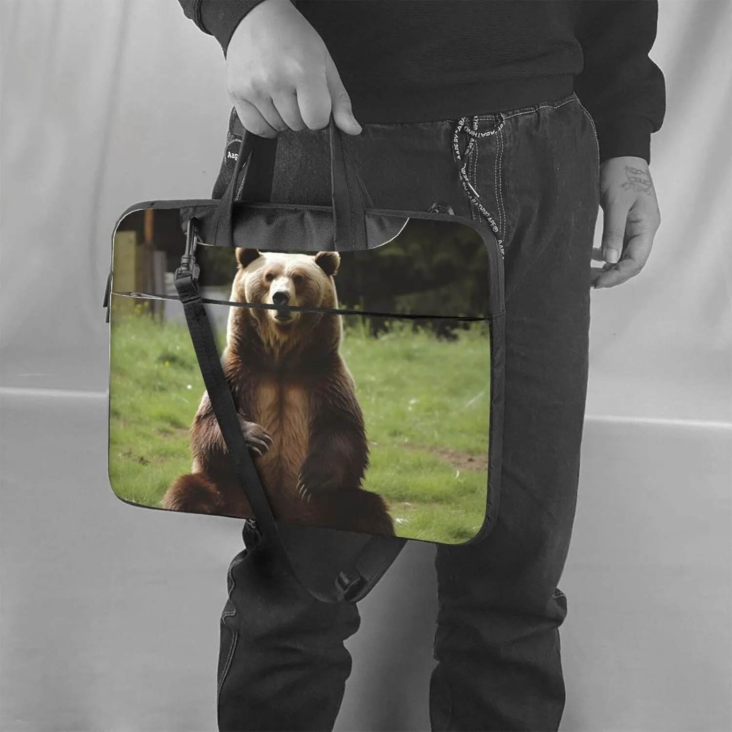 Hi Bear Sit on the lawn Laptop Tote Bag for Men Women Laptop Sleeve Shoulder Briefcase Messenger Computer Bag