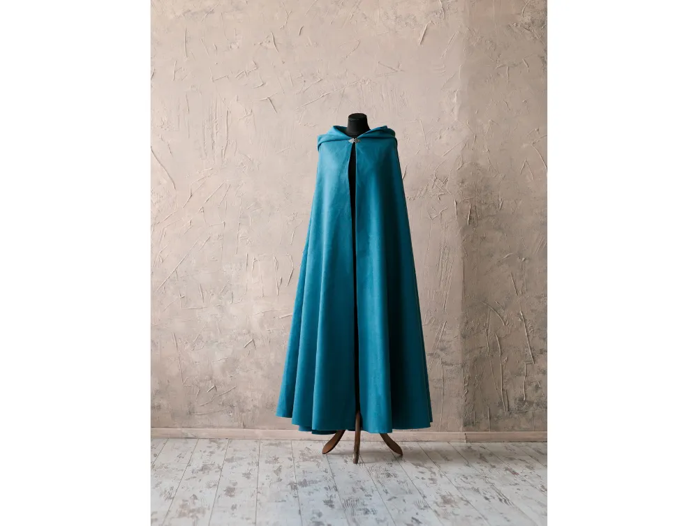 Medieval fantasy hooded cloak with pockets