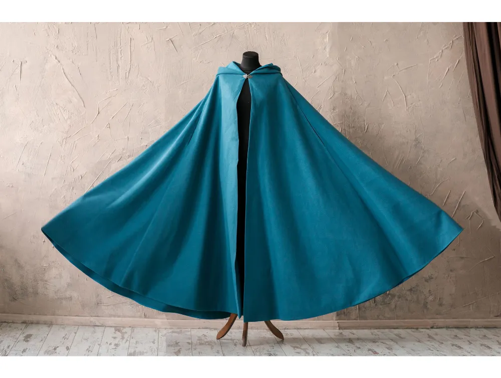 Medieval fantasy hooded cloak with pockets