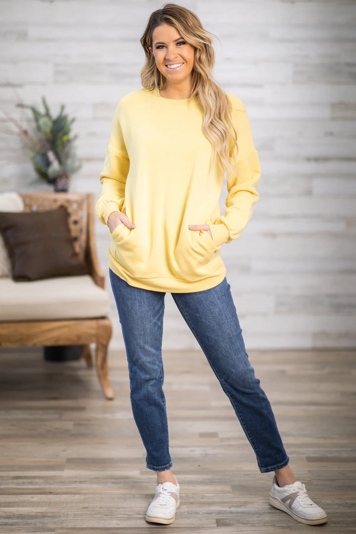 Yellow Crew Neck Sweatshirt With Pockets